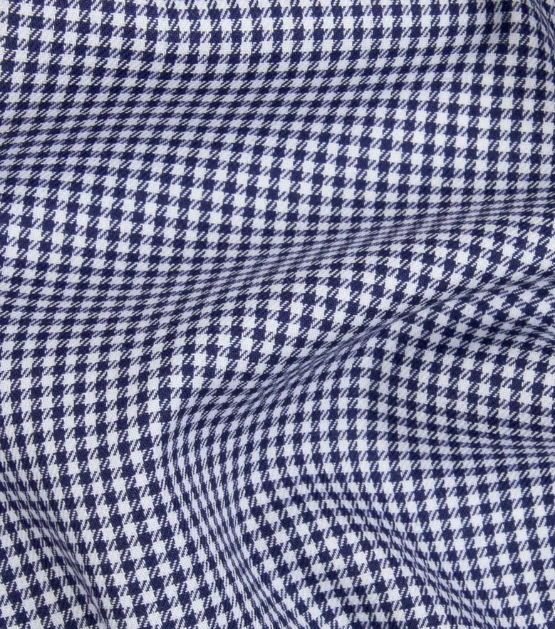 Bügelleichtes, schlichtes weißes Popeline-Hemd