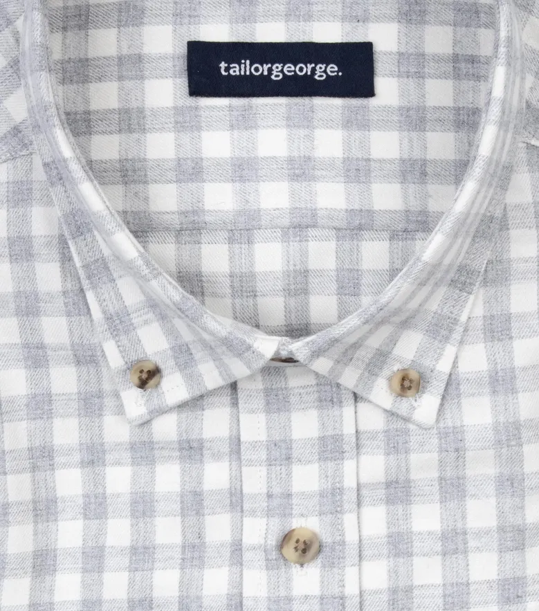 Bügelleichtes, schlichtes weißes Popeline-Hemd