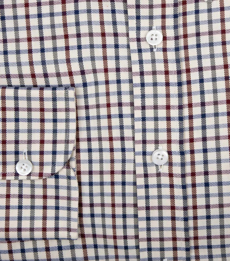 Bügelleichtes, schlichtes weißes Popeline-Hemd