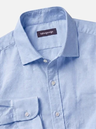 Himmelblaues Chambray-Hemd