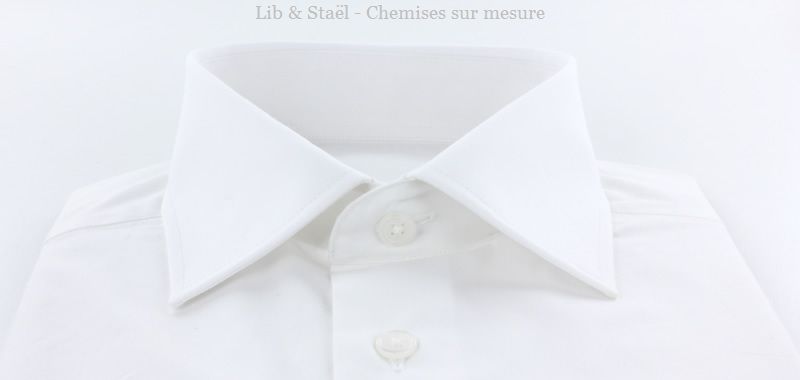 Bügelleichtes, schlichtes weißes Popeline-Hemd